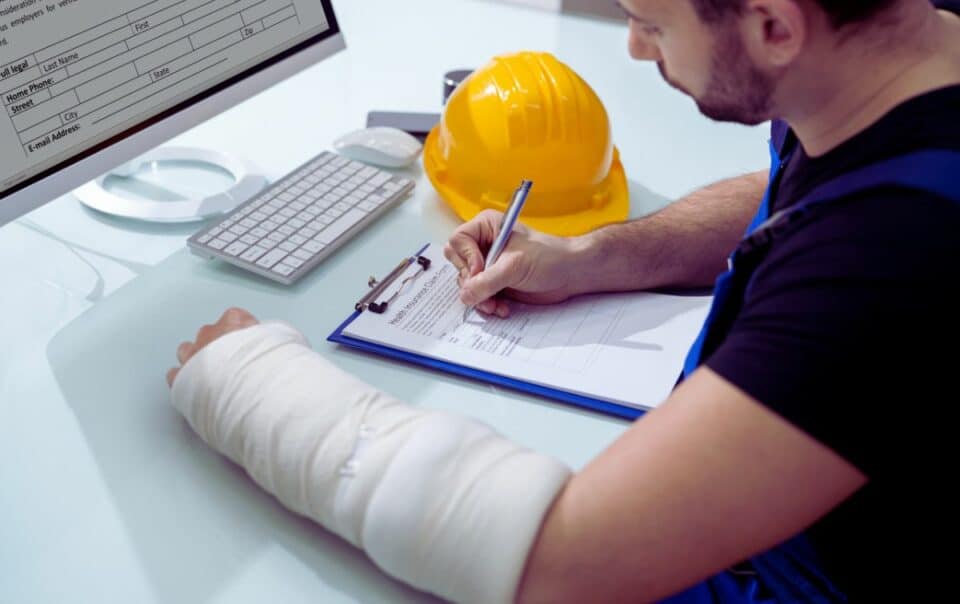 ¿qué pasa si trabajo mientras tengo una demanda?